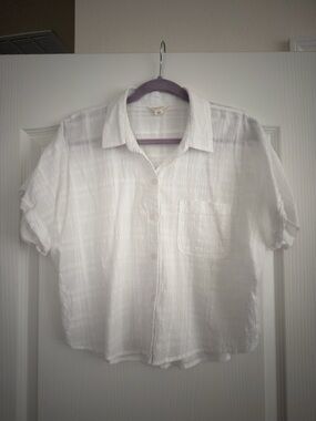 Aeropostale White Short-Sleeve Button-Down Shirt